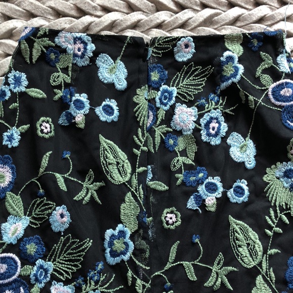 BCBG Pencil Skirt size 4 - Picture 5 of 6